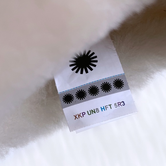 UGG Women’s Dakota Spill Seam Chestnut Moccasin Slippers - Picture 8 of 8